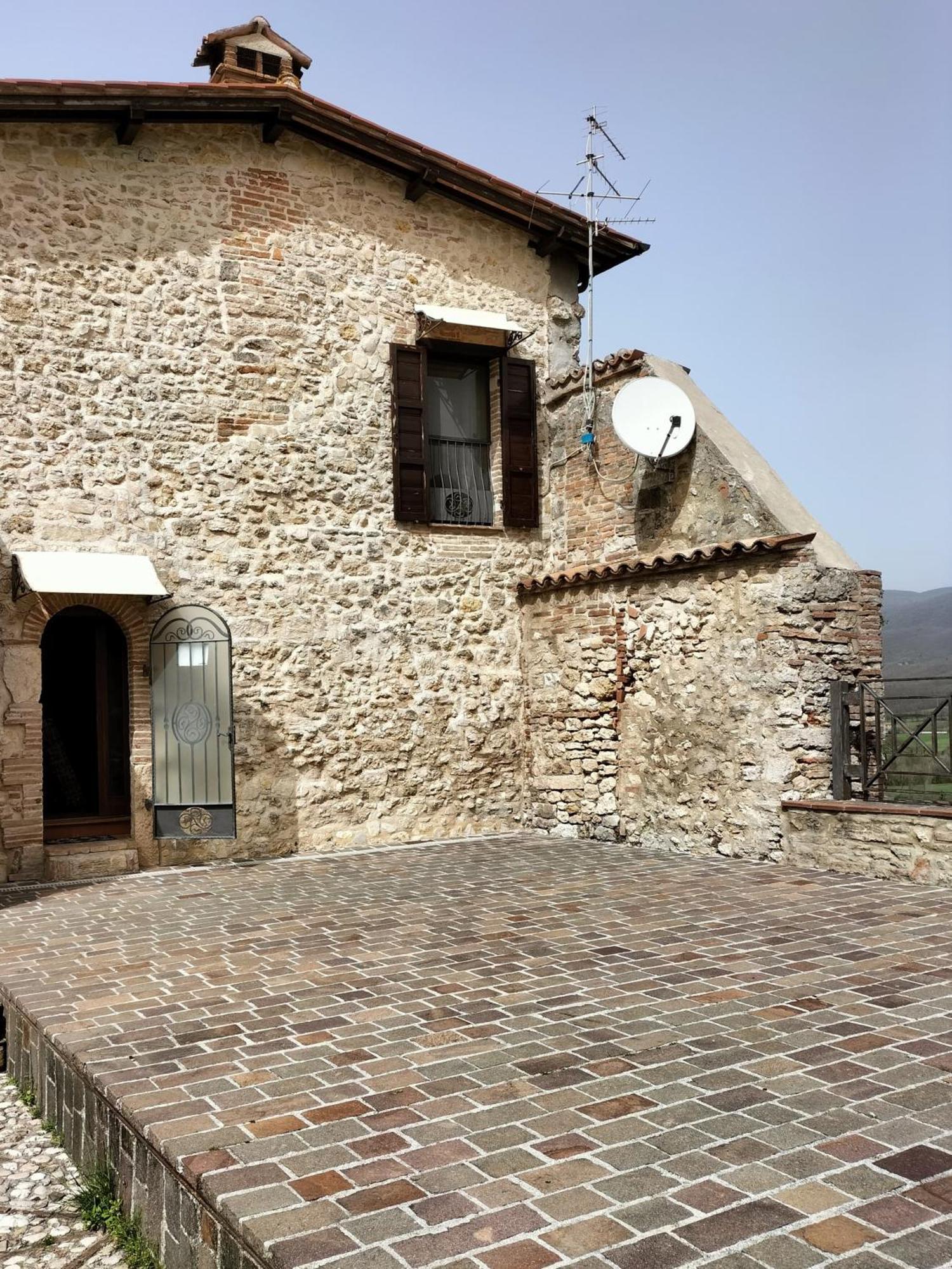 La Piazzetta - Locazione Turistica Nel Centro Storico Di 아쿠아스파르타 외부 사진